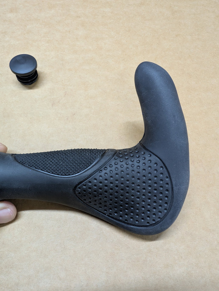 Velo ergonomic D3 ebike grips, horns