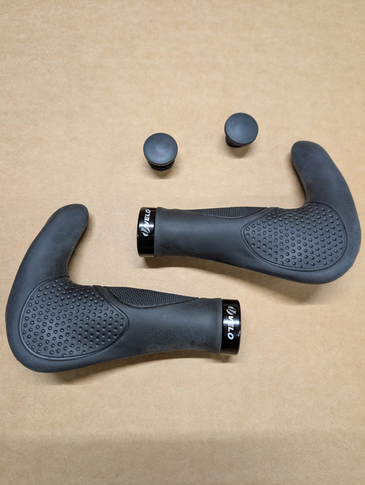 Velo ergonomic D3 ebike grips, horns
